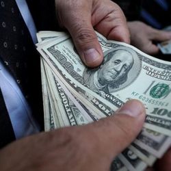 Dolar ve euro yine yükselişe geçti