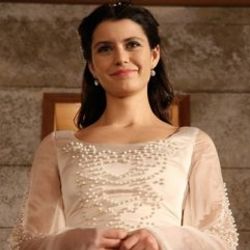 Beren Saat'in yerine Nurgül Yeşilçay geliyor