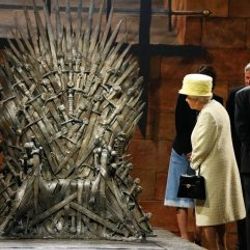 Kraliçe Elizabeth Game of Thrones setinde