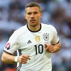 Podolski: Şampiyon olamazsak düşünmem lazım