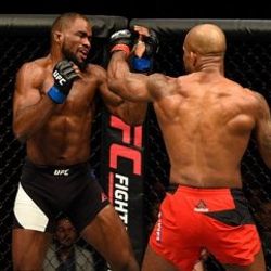Jimi Manuwa'dan navakt eden yumruk