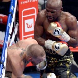 Floyd Mayweather, McGregor'u nakavt etti - İZLE