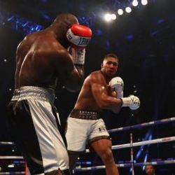 Anthony Joshua Takam'ı hakem kararıyla yendi