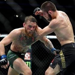 Khabib, McGregor'u yendi kemerini korudu