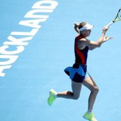 Seribaşı Wozniacki, 18 yaşındaki tenisçiye elendi