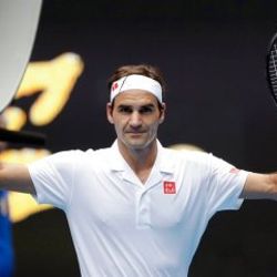 Federer rahat kazandı