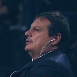 Ergin Ataman maça kulaklıkla çıktı
