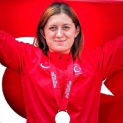 Özel sporcu Fatma Damla Altın dünya ikincisi oldu.