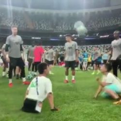 Ampute çocuklar, Liverpool antrenmanına katıldı