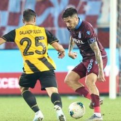 Trabzonspor AEK'ya yenilse de gruplara kaldı