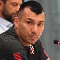 Medel: Bologna için beni Ljajic ikna etti