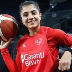 Merve Aydın Fransa'da oynamanın mutluluğunu yaşıyor