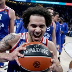 Anadolu Efes'in galibiyeti rekorla taçlandı