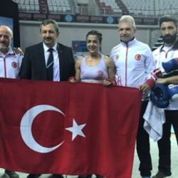 Emine Arslan: Madalyamı Mehmetçiğe armağan ediyorum