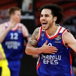 Euroleague'da kasım ayının MVP'si Shane Larkin oldu