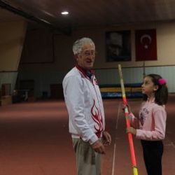 Türkiye’de 1.70 atlayan ilk kız çocuğu