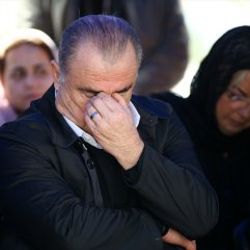 Fatih Terim, babasını mezarı başında andı