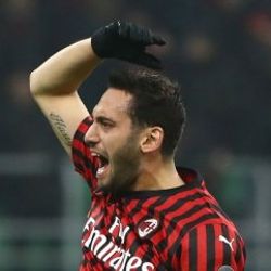 Napoli, Hakan'ın peşinde