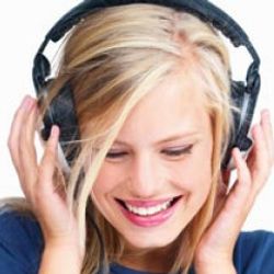 Kulaklıkla müzik dinlerken dikkat