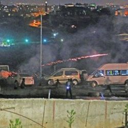 Lice'de göstericiler hastaneyi taşladı