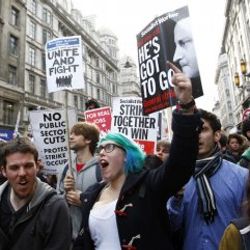 Londra'da polis öğrencilere müdahale etti İZLE