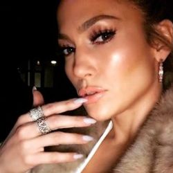 Jennifer Lopez'den kasırga mağdurlarına dev bağış