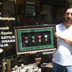 Dedelerinin İstiklal madalyalarını satıyorlar