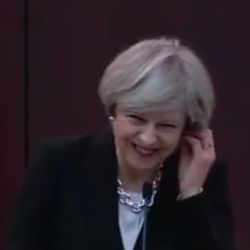 Binali Yıldırım'dan Theresa May'i güldüren espri