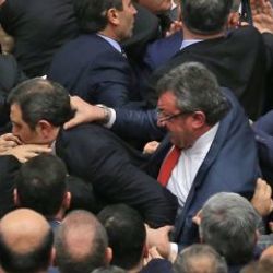Meclis'te kavga çıktı