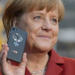 Merkel kriptolu telefonuna kavuştu