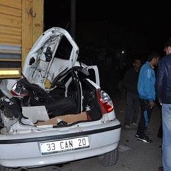 Otomobil park halindeki TIR'a çarptı: 4 ölü 2 yaralı