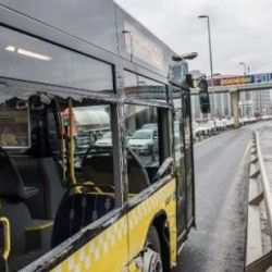 Metrobüs ile yol yardım aracı çarpıştı