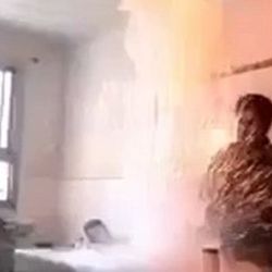 Mısırlı kimya öğretmeninin deneyi elinde patladı