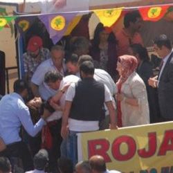 HDP'nin mitinginde sunucuyu elektrik çarptı