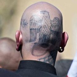 Almanya'da halk Neonazilerin yürüyüşünü engelledi