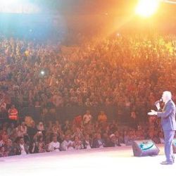 İzmir'de Nihat Hatipoğlu'na yoğun ilgi
