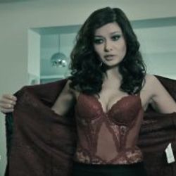 Nurgül Yeşilçay İşler Güçler'de yatağa girdi
