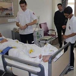 Kütahya'da öğrenciler öğretmeni darp etti