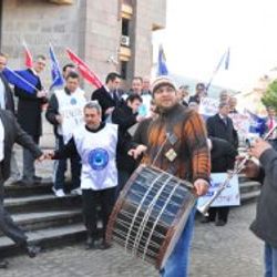 Öğretmenler Dinçer'in gidişini kutladılar