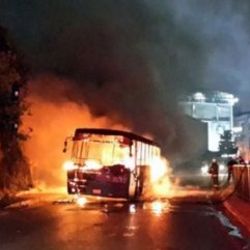 Okmeydanı'nda otobüs yakanlar yakalandı