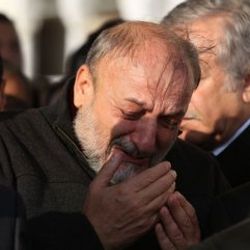Oktay Vural eşini son yolculuğuna uğurladı İZLE