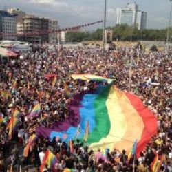 Taksim'de LGBT Onur Yürüyüşü
