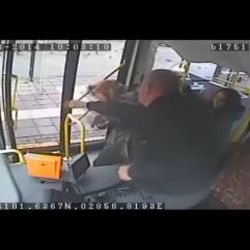 Otobüs şoförü kadını yumrukladı