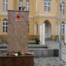 Sırplarla Arnavutlar arasında anıt krizi