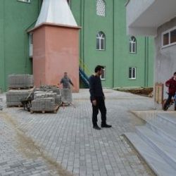 Kartepe’de camilere çevre düzenlemesi yapılıyor