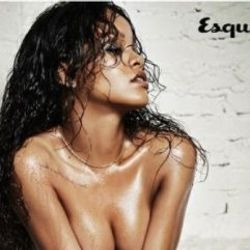 Rihanna'dan Esquire dergisi için özel pozlar