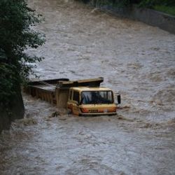 Rize'de sel can aldı