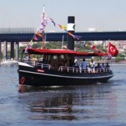 141 yıllık buharlı römorkör gemi Haliç'te