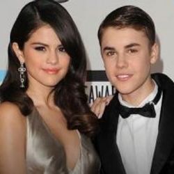 Selena Gomez Bieber'ı unutamadı