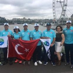 Manş Denizi’ni yüzerek geçtiler